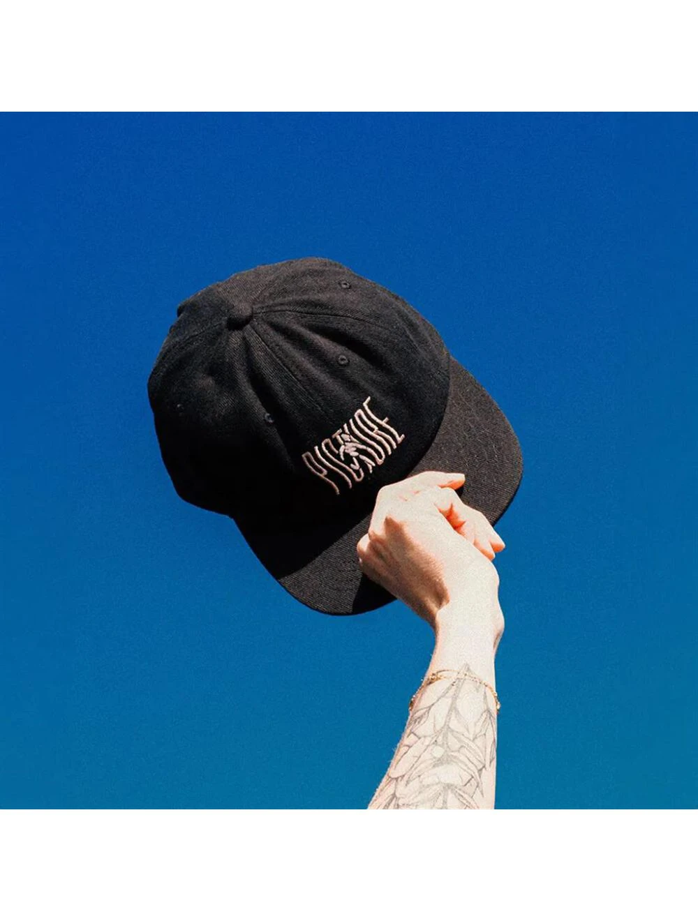 That is a  Picture Rill Soft Cap Black