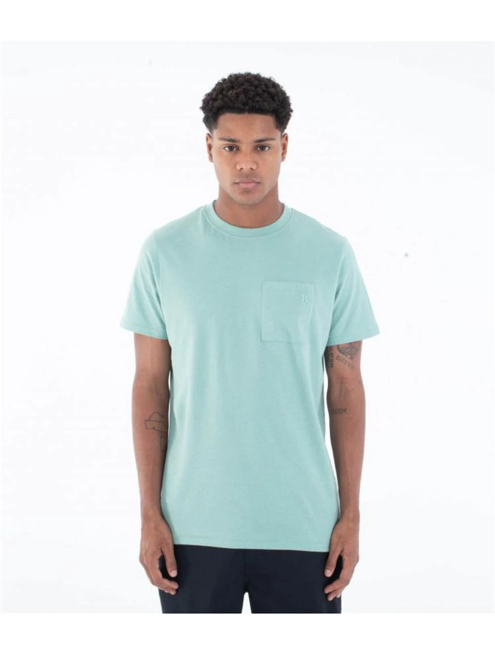 That is a T-Shirt Hurley M Low Tide Pocket SS Tee artillery